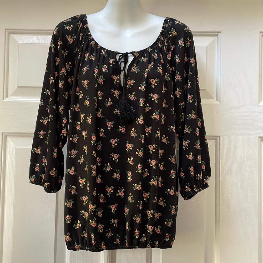 Black Rose print top size 1X